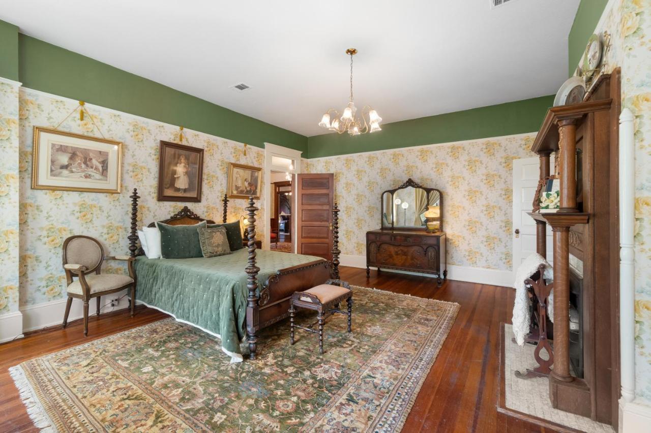 Ross Mansion Bed & Breakfast แฮตตีส์เบิร์ก ภายนอก รูปภาพ